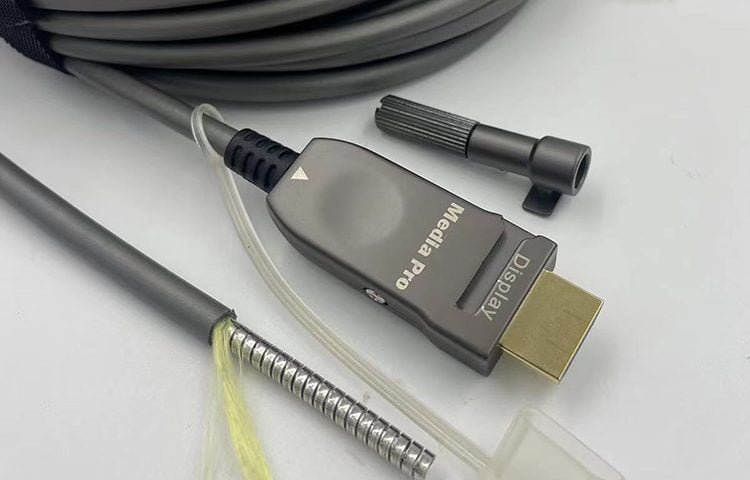 verrouillage à vis Active HDMI 2.1 AOC Fiber Cable-750